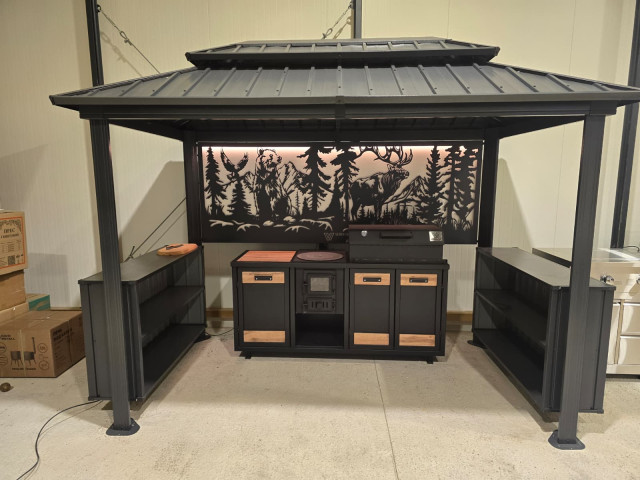 Nojume grilam 4 ar aizmugurejo paneli